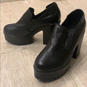 Great condition Vintage black booties